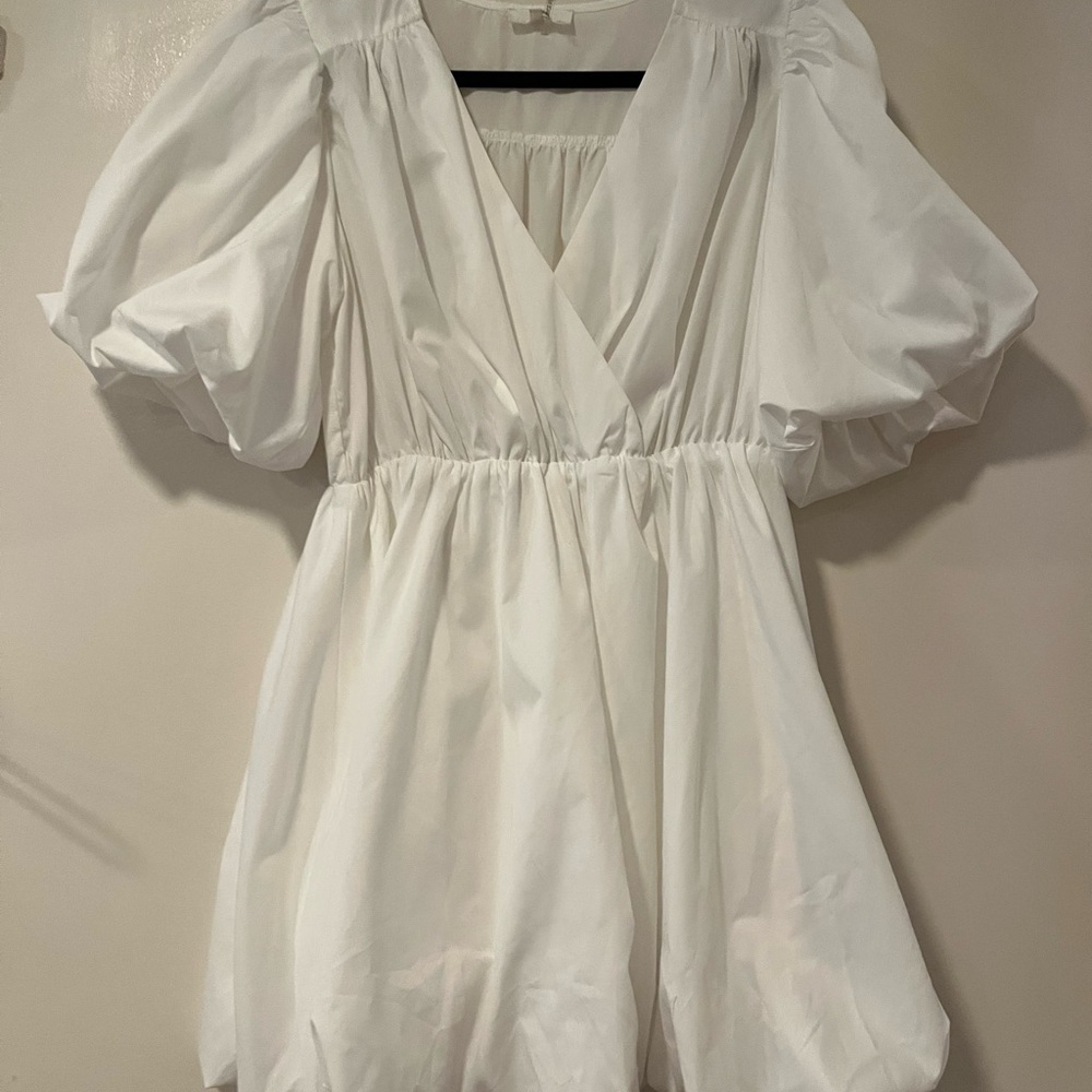 Elegant Entro White Puff Sleeve Dress with Bubble Hem